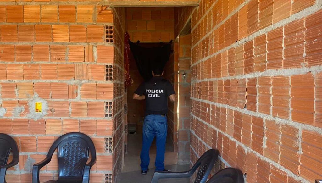 Suspeita-de-atacar-pai-e-irmaos-com-faca-e-presa-no-interior-da-Bahia