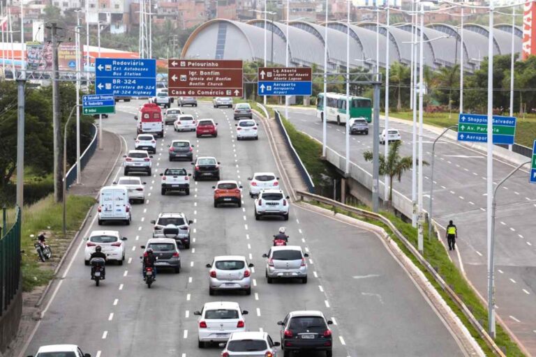 Transito-em-Salvador-veiculos-Foto-Bruno-Concha-Secom-PMS-