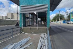 Vandalismo-nas-estacoes-do-BRT_