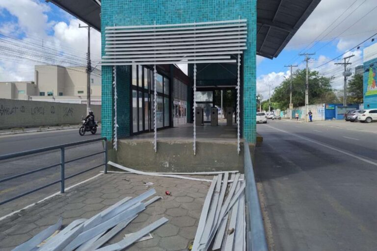 Vandalismo-nas-estacoes-do-BRT_