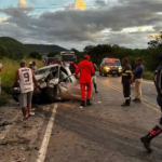 acidente-entre-van-Batida-entre-van-e-caminhonete-deixa-16-feridos-na-Bahia-Samu