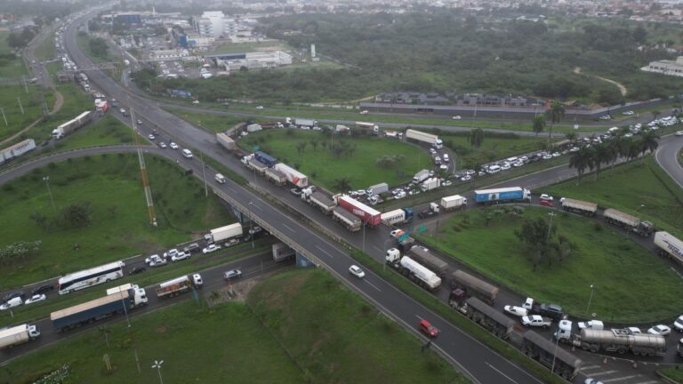 anel-de-contorno-portal-do-sertao-br-324-feira-de-santana-engarrafado-engarrafamento-congestionamento-foto-carlos-silva-acorda-cidade