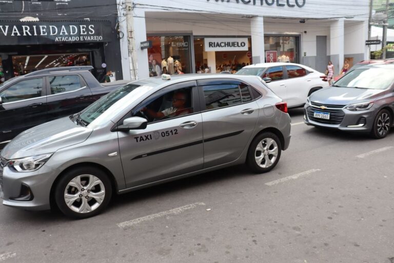 carro-transito-veiculos-Avenida-Senhor-dos-Passo-TAxi-Taxista-Feira-de-Santana-foto-Jefferson-Araujo-Acorda-Cidade-