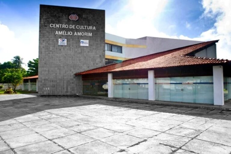centro-de-cultura-Amelio-Amorim-fachadaprincipal-estacionamento