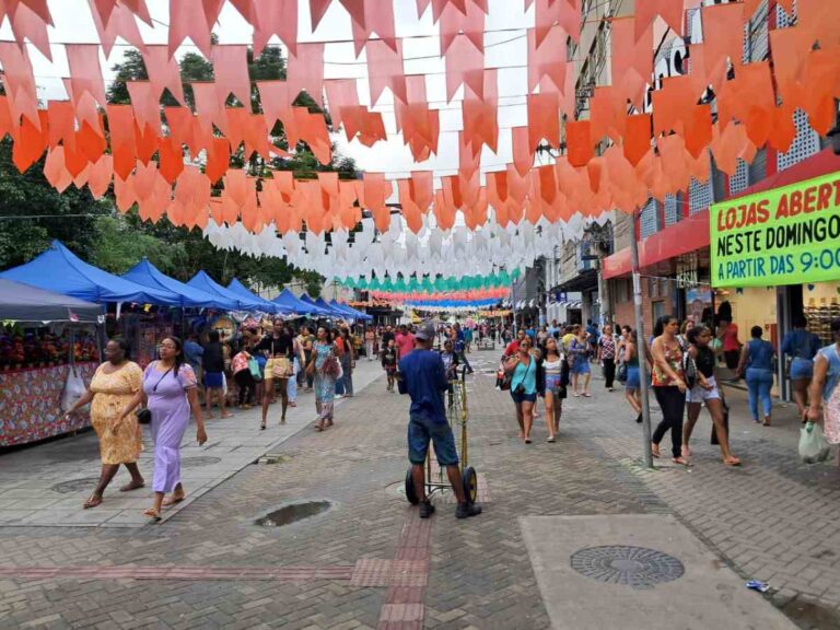 comercio-tem-movimento-intenso-nas-ruas-e-nas-lojas-de-calcados-e-confeccoes-no-sao-joao7