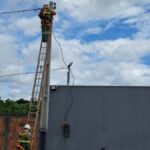 furto-de-energia-coelba-trabalhadores-poste-eletricidade-luz-foto-divulgacao-
