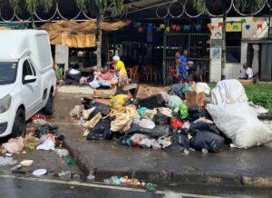 lixo-acumulado-no-centro-de-feira-de-santana