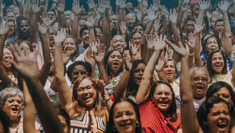 mulheres-publico-teatro-apresentacao-alegria-foto-divulgacao-