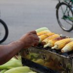 vendedor-ambulante-comercinante-informal-milho-verde-assado-alimento-comida-de-rua-Conceicao-do-Jacuipe-Berimbau-Foto-Jefferson-Araujo-Acorda-Cidade-01