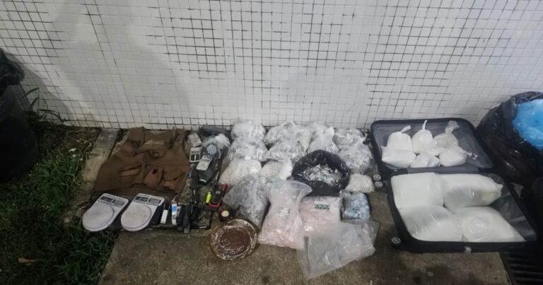 Apos-confronto-PM-apreende-mais-de-100-kg-de-cocaina-e-encontra-laboratorio-de-drogas-Foto-BPT-C-PMBA