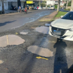 Buracos-na-Avenida-Iguatemi-em-Feira-de-Santana-Foto-Paulo-Jose-Acorda-Cidade-05