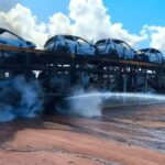 Caminhao-cegonha-com-11-carros-eletricos-pega-fogo-na-BR-101-em-Alagoinhas-Foto-Corpo-de-Bombeiros-Militar-da-Bahia-CBM-BA