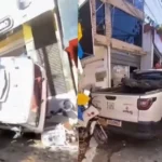 Caminhao-tombou-em-frente-a-supermercado-de-Itacare