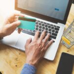 Compras-on-line-e-commerces-Foto-Reproducao-Magnific-ijeab