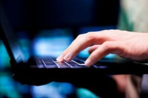 Computador-Golpes-digitais-Foto-Freepik