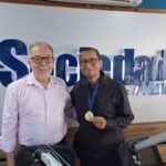 Entrega-de-medalha-ao-jornalista-Dilton-Coutinho
