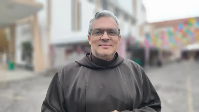 Frei-Liomar-Romaria-de-Santo-Antonio-ft-Carlos-Silva-acorda-cidade-3