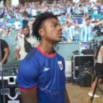 Influenciador-Speed-com-a-camisa-de-Cabo-Verde-durante-jogo-contra-Argentina-Foto-Reproducao-Redes-Sociais