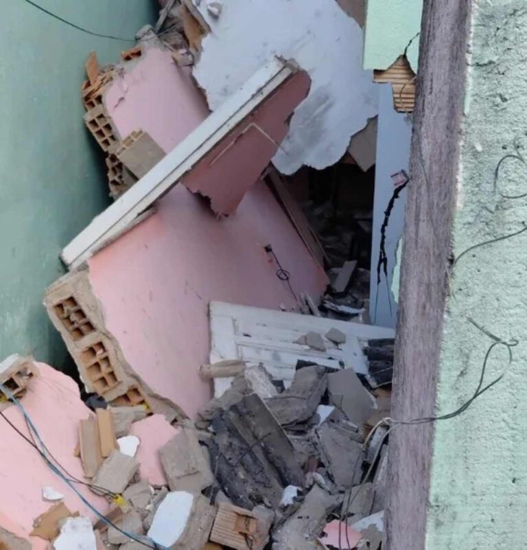Mangueira-de-gas-vencida-provoca-explosao-em-casa-na-Bahia-idoso-ficou-ferido-Foto-Reproducao-130726