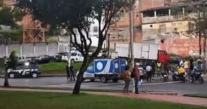 Mulher-morre-em-acidente-envolvendo-motocicleta-e-carro-no-Suburbio-de-Salvador-Foto-Reproducao-Alo-Juca-200726