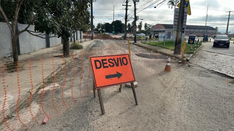 Obra-sem-sinalizacao-Aveida-Eduardo-froes-da-Mota-foto-Paulo-Jose-Aocrad-Cidade-