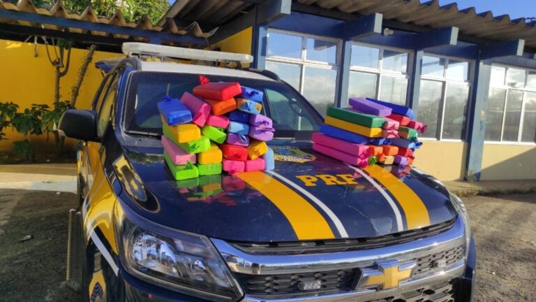 PRF-de-Feira-de-Santana-apreende-quase-48-kg-de-maconha-em-onibus-na-BR-116-foto-divulgacao-