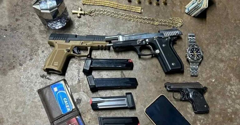 Policia-apreende-armas-e-recupera-carro-com-restricao-de-roubo-em-Salvador-Foto-CPRC-ATLANTICO-PMBA-DCS-030726
