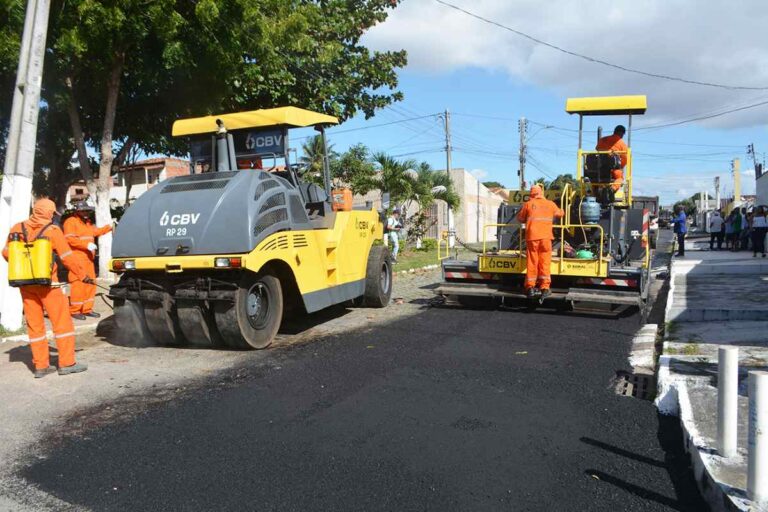 Prefeitura-inicia-pavimentacao-de-mais-cinco-ruas-no-bairro-Conceicao-em-Feira-de-Santana-Foto-Washington-Nery