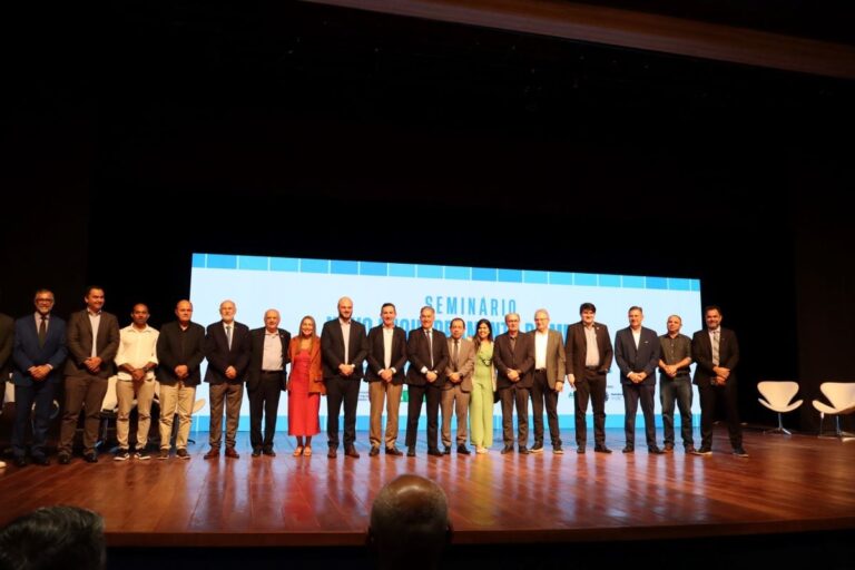 Seminario-sobre-o-MEI-e-Simples-Nacional-em-Feira-Credito-Bruna-Gomes-Ascom-deputado-Ze-Neto