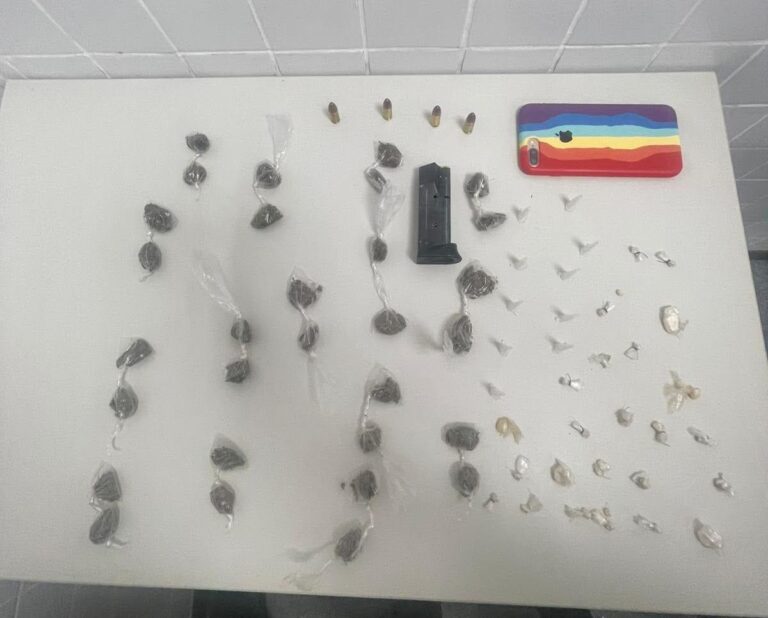 Suspeito-de-trafico-e-preso-com-mais-de-60-porcoes-de-drogas-e-municoes-de-arma-de-fogo-Foto-Reproducao-ASCOM-do-25o-BPM