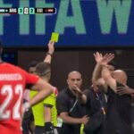 Tecnico-do-Egito-faz-gesto-de-denuncia-de-racismo-Foto-Reproducao-TV-Globo