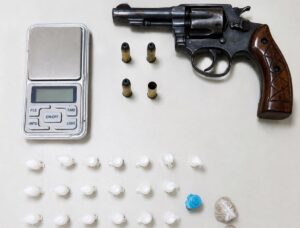 apreensao-de-arma-e-drogas
