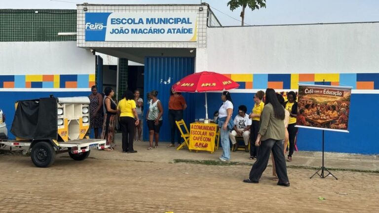 grupo-do-pais-e-maes-Escola-Municipal-Joao-Macario-Ataide-Feira-de-Santana-foto-Paulo-Jose-Acorda-Cidade-02-1