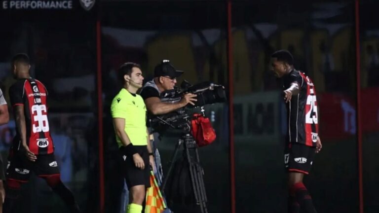 jogador-do-vitoria-Foto-Mauricia-da-Matta-Bahia-Noticias