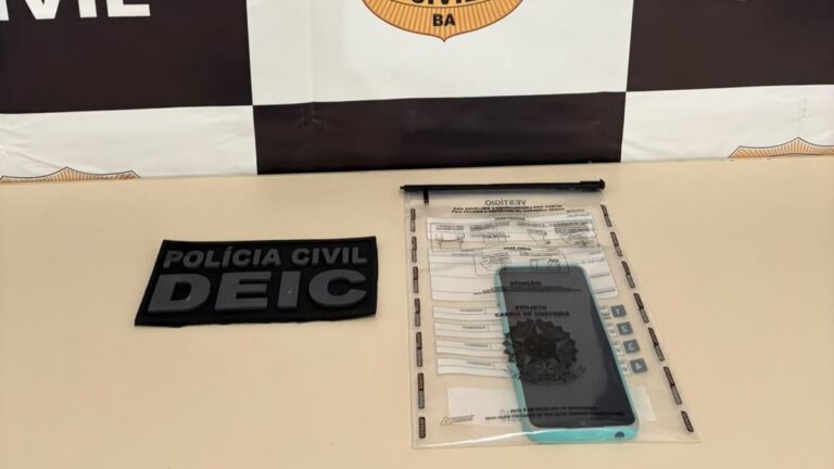 mulher-presa-desviar-dinheiro-idosa-policia