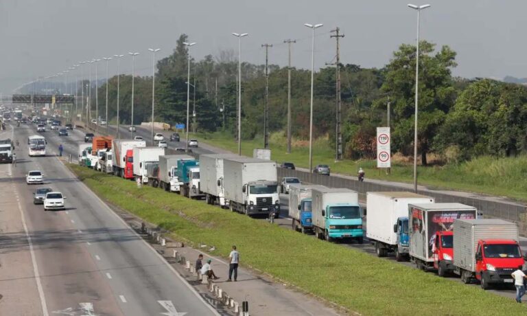 Caminhao-transporte-rodoviario-de-cargas-Foto-Tania-Rego-Agencia-Brasil-1