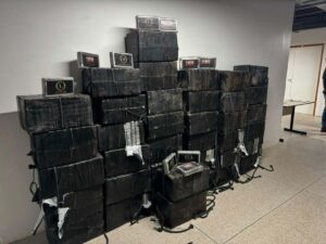 Cerca-de-uma-tonelada-de-cocaina-que-iria-para-a-Europa-e-apreendida-no-Porto-de-Salvador-Foto-Divulgacao-SSP-BA