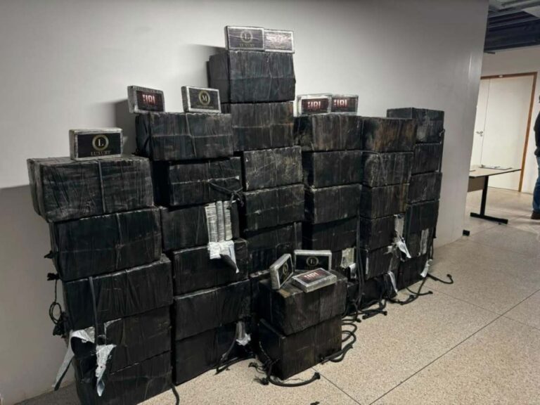 Cerca-de-uma-tonelada-de-cocaina-que-iria-para-a-Europa-e-apreendida-no-Porto-de-Salvador-Foto-Divulgacao-SSP-BA
