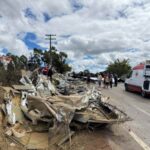 Duas-pessoas-morrem-e-quatro-ficam-feridas-apos-acidente-entre-caminhao-carro-e-motocicleta-Foto-Iury-Sao-Paulo