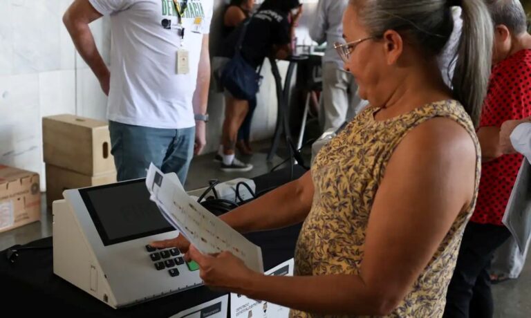 Eleicoes-votacao-urna-eletronica-Foto-Valter-Campanato-Agencia-Brasil