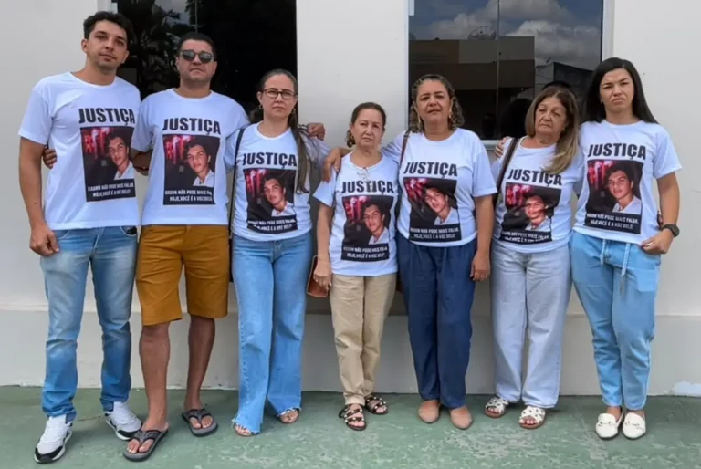 Familiares-de-Kauan-jovem-morto-por-engano-em-Feira-de-Santana-ft-kaio-vinicius-acorda-cidade-2-1