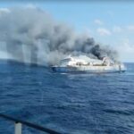 Incendio-atinge-balsa-na-costa-da-Indonesia-e-deixa-deixa-5-mortos-e-41-desaparecidos-Foto-Reproducao-Basarnas-via-AP