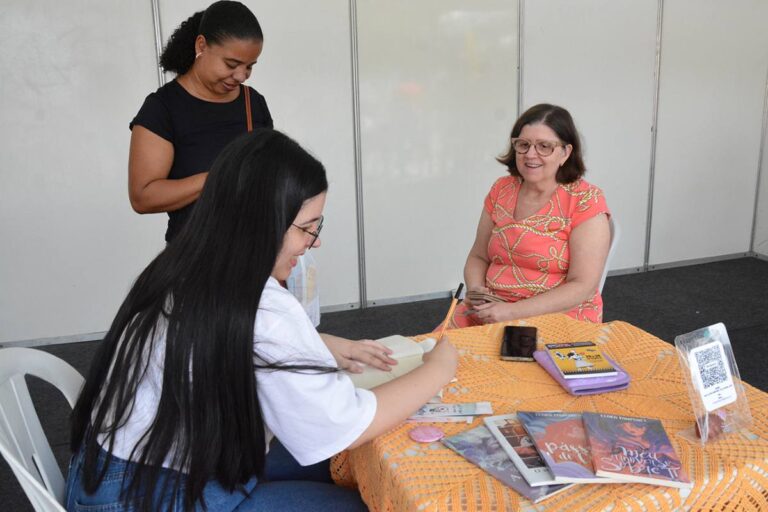 Livro-de-Clara-Pamponet-Foto-Gabriel-Calazans