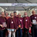 Livro-sobre-os-50-anos-da-Academia-Feirense-de-Letras-e-lancado-na-Flifs-Foto-Divulgacao-