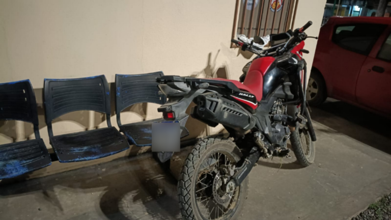 Motocicleta-encontrada-na-estrada-do-Besouro-Distrito-de-Maria-Quiteria-em-Feira-de-Santana-corpo-mulher-morta-foto-divulgacao-