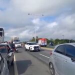 Mulher-morre-apos-colidir-motocicleta-contra-poste-na-estrada-Feira-Sao-Goncalo-foto-reproducao-00