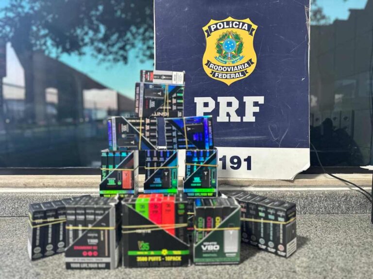 PRF-apreende-mais-de-50-cigarros-eletronicos-e-essencias-em-onibus-na-BR-116-na-Bahia-Foto-Divulgacao-
