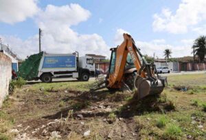Prefeitura-autoriza-construcao-de-praca-e-anuncia-pavimentacao-no-Parque-Sabia