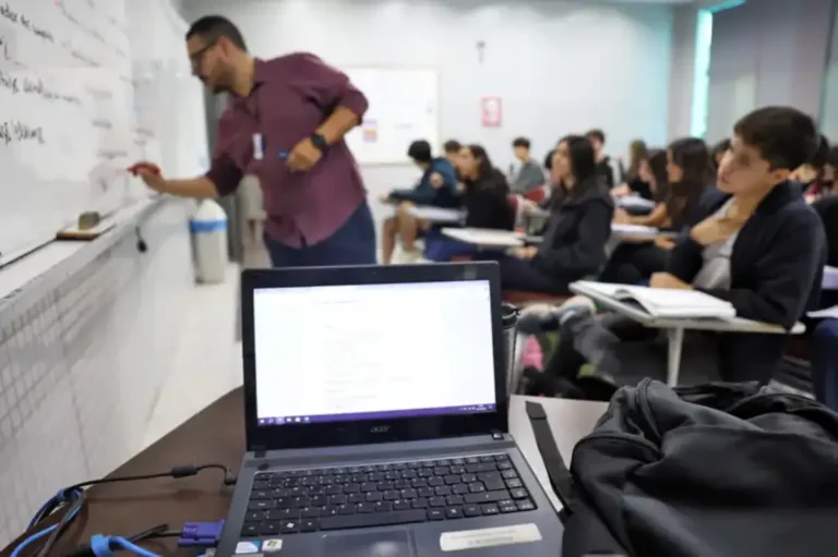 Professor-aula-inteligencia-artificial-