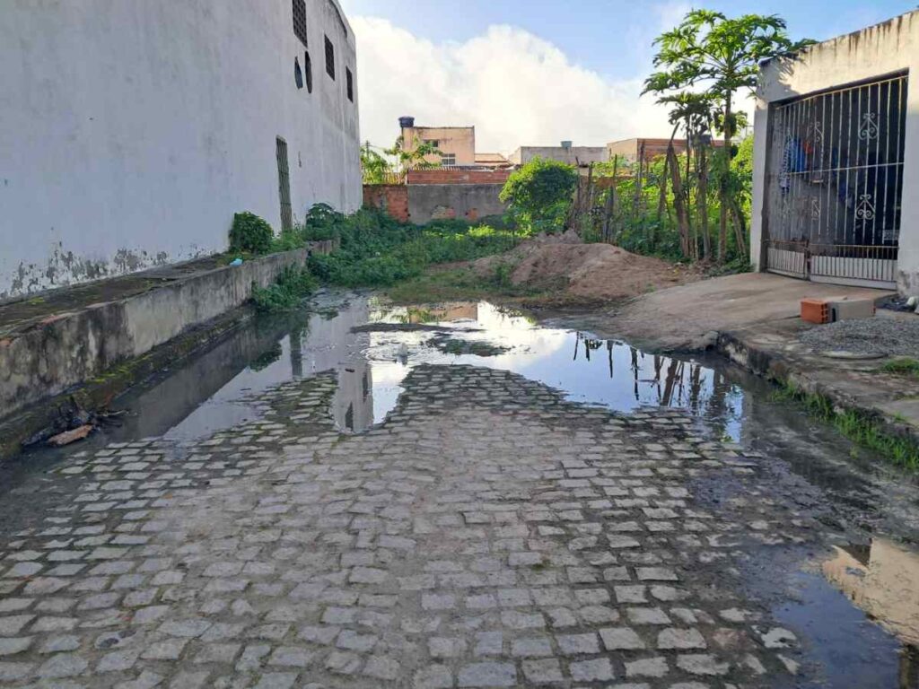 Rede-de-esgoto-estourada-na-Rua-Sao-Martins